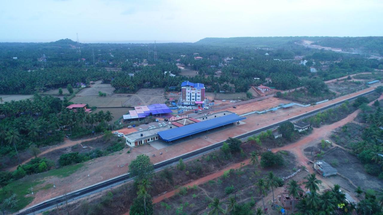 Hotel Ambika International Byndoor Bainduru Bagian luar foto