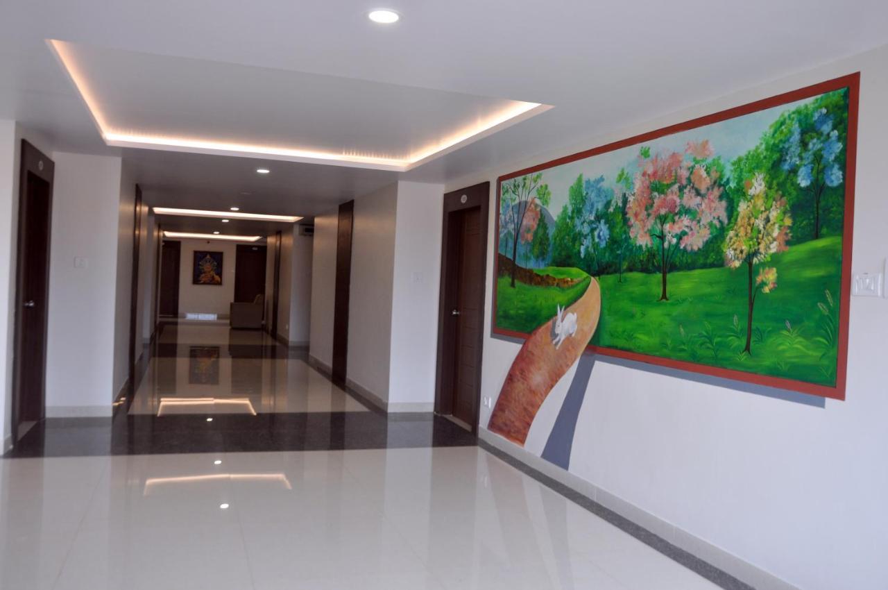Hotel Ambika International Byndoor Bainduru Bagian luar foto