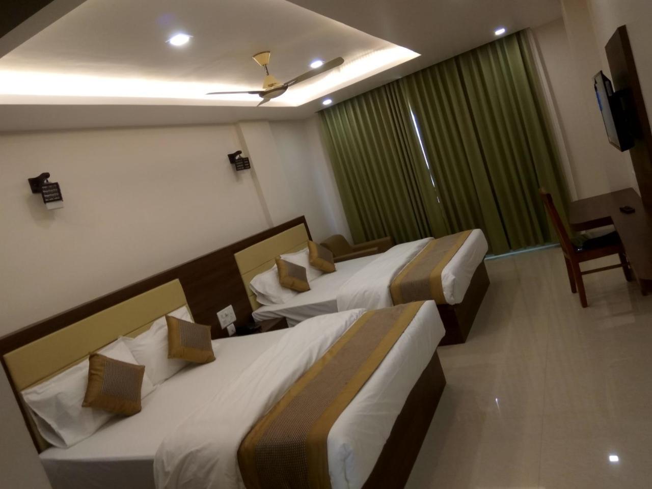 Hotel Ambika International Byndoor Bainduru Bagian luar foto