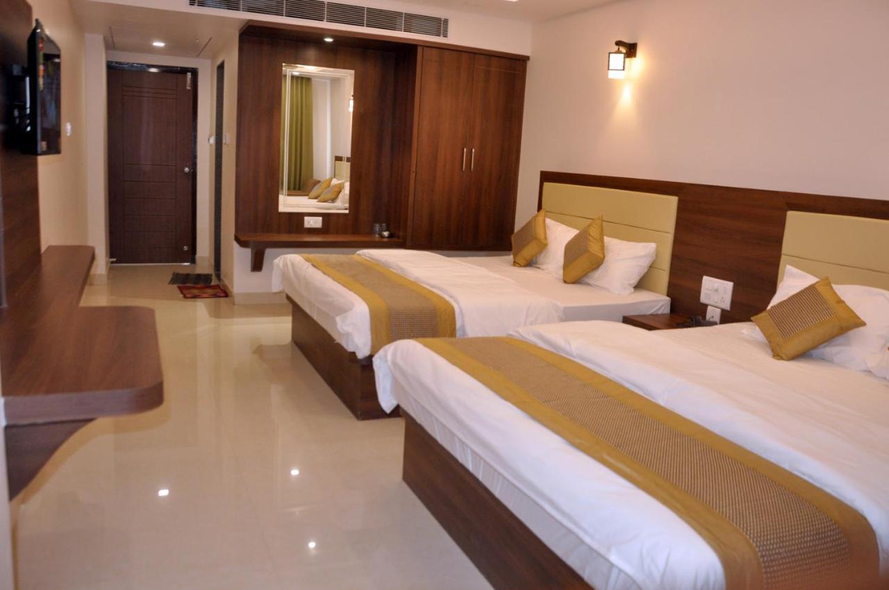 Hotel Ambika International Byndoor Bainduru Bagian luar foto