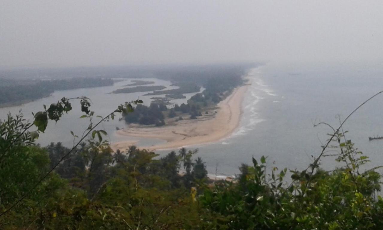 Hotel Ambika International Byndoor Bainduru Bagian luar foto