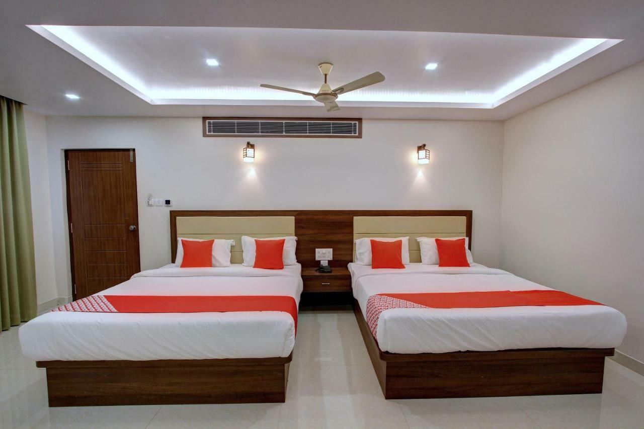 Hotel Ambika International Byndoor Bainduru Bagian luar foto