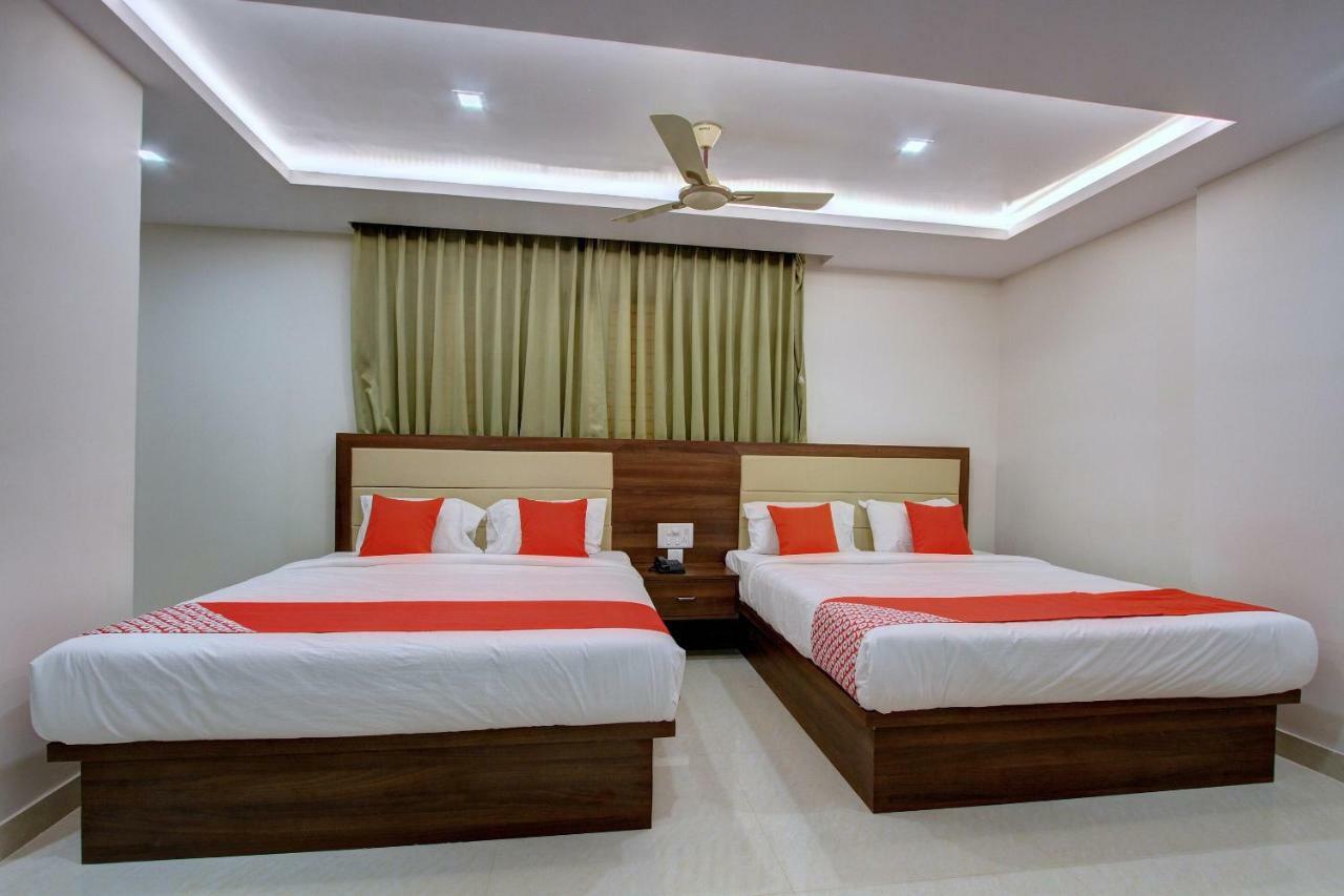 Hotel Ambika International Byndoor Bainduru Bagian luar foto