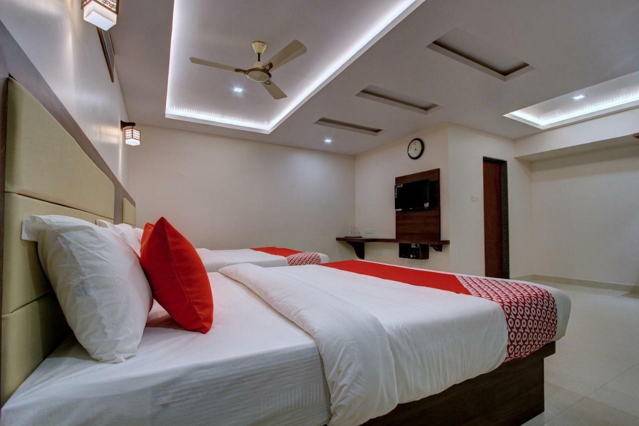 Hotel Ambika International Byndoor Bainduru Bagian luar foto