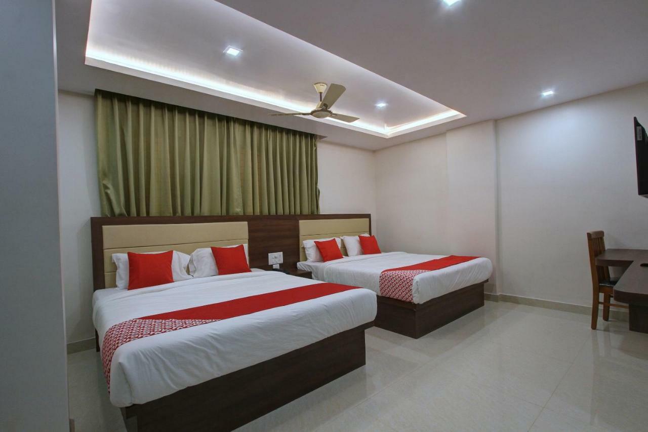 Hotel Ambika International Byndoor Bainduru Bagian luar foto