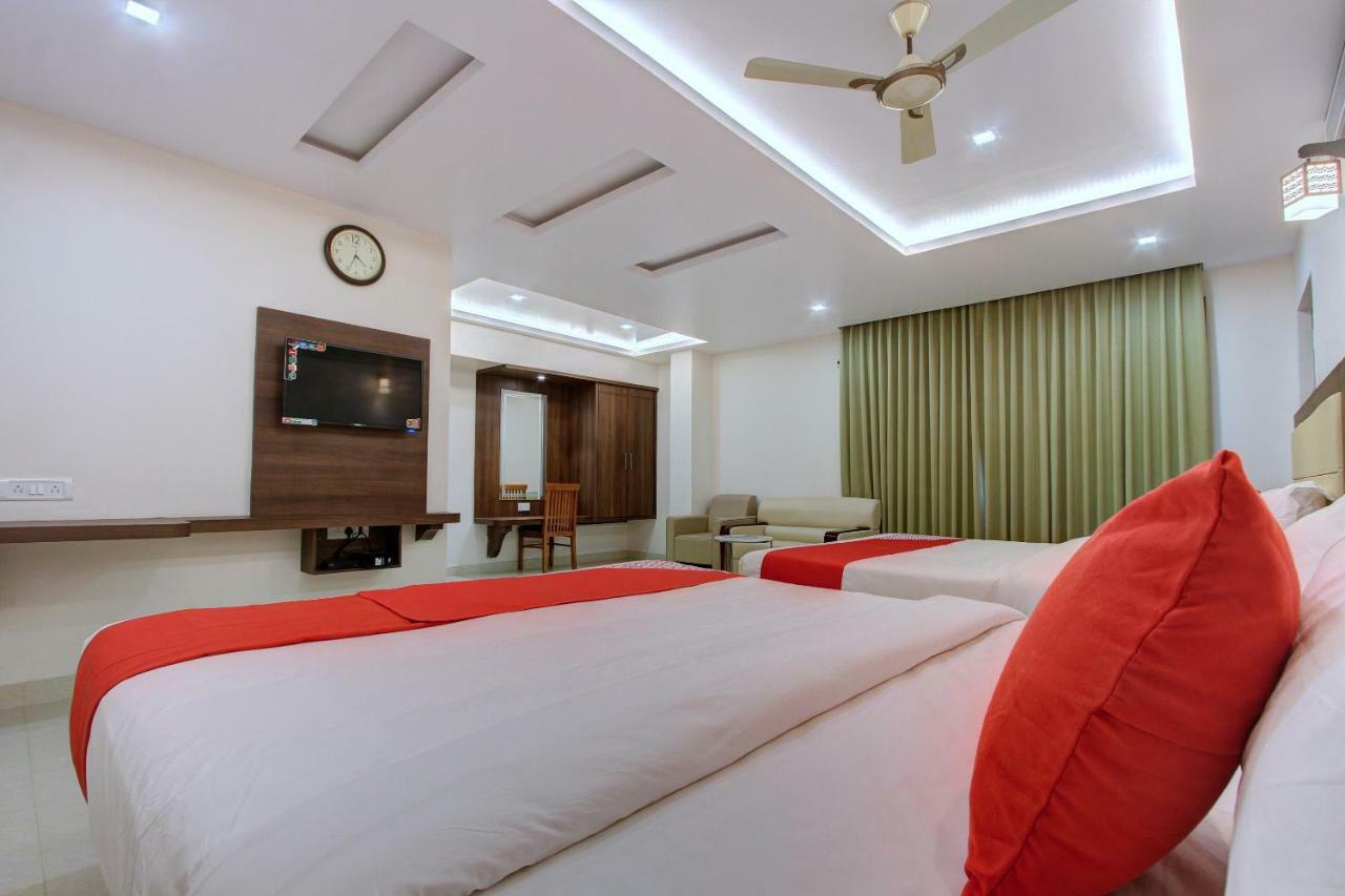 Hotel Ambika International Byndoor Bainduru Bagian luar foto