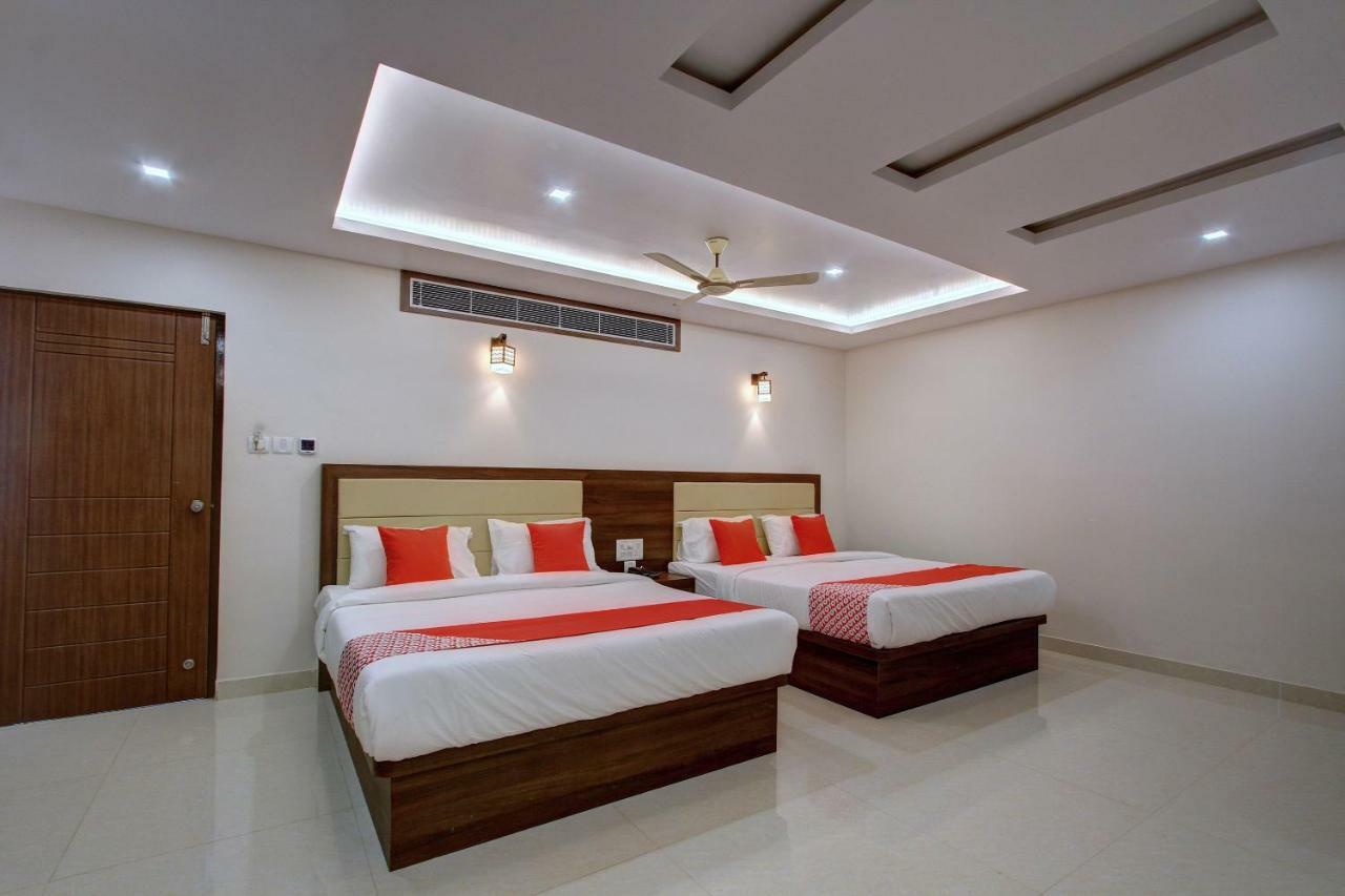 Hotel Ambika International Byndoor Bainduru Bagian luar foto
