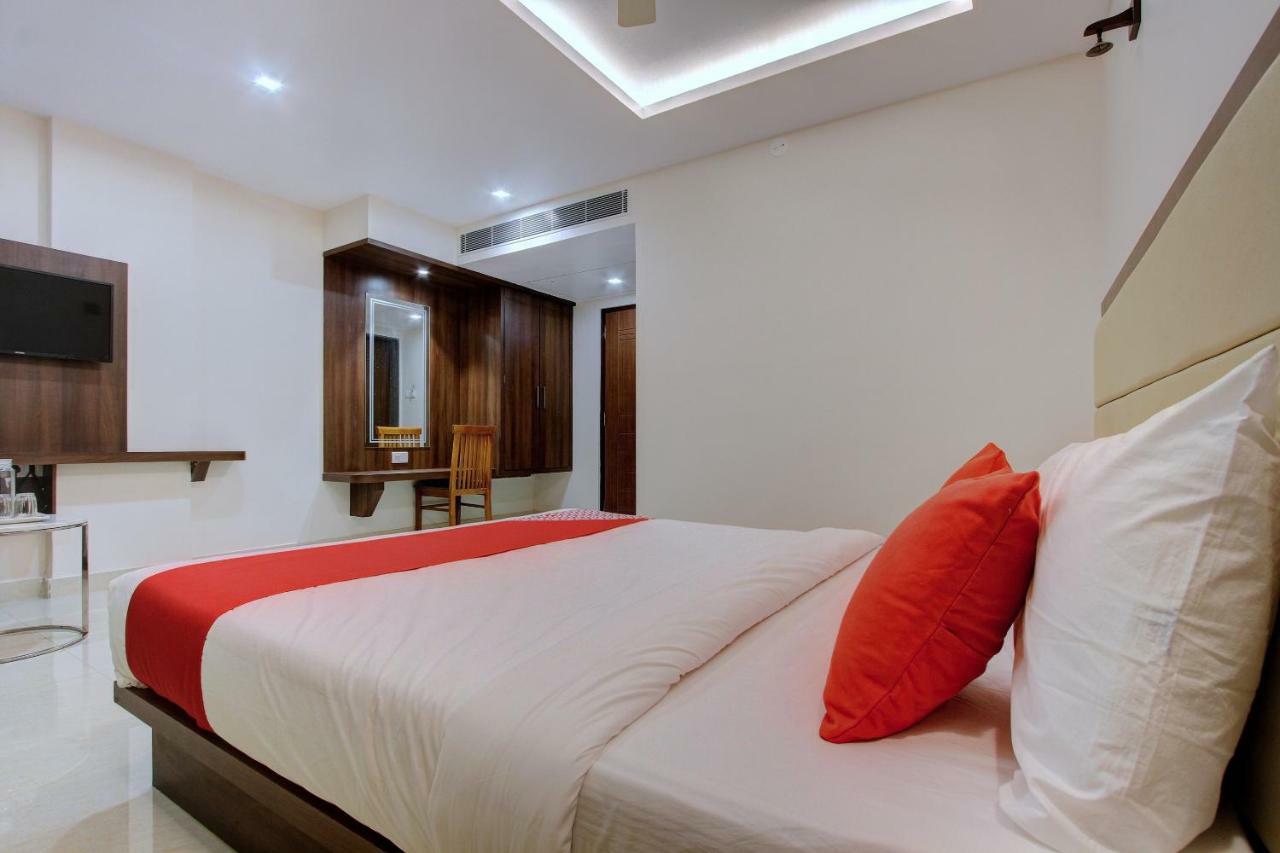 Hotel Ambika International Byndoor Bainduru Bagian luar foto