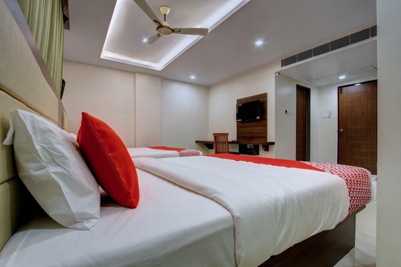 Hotel Ambika International Byndoor Bainduru Bagian luar foto
