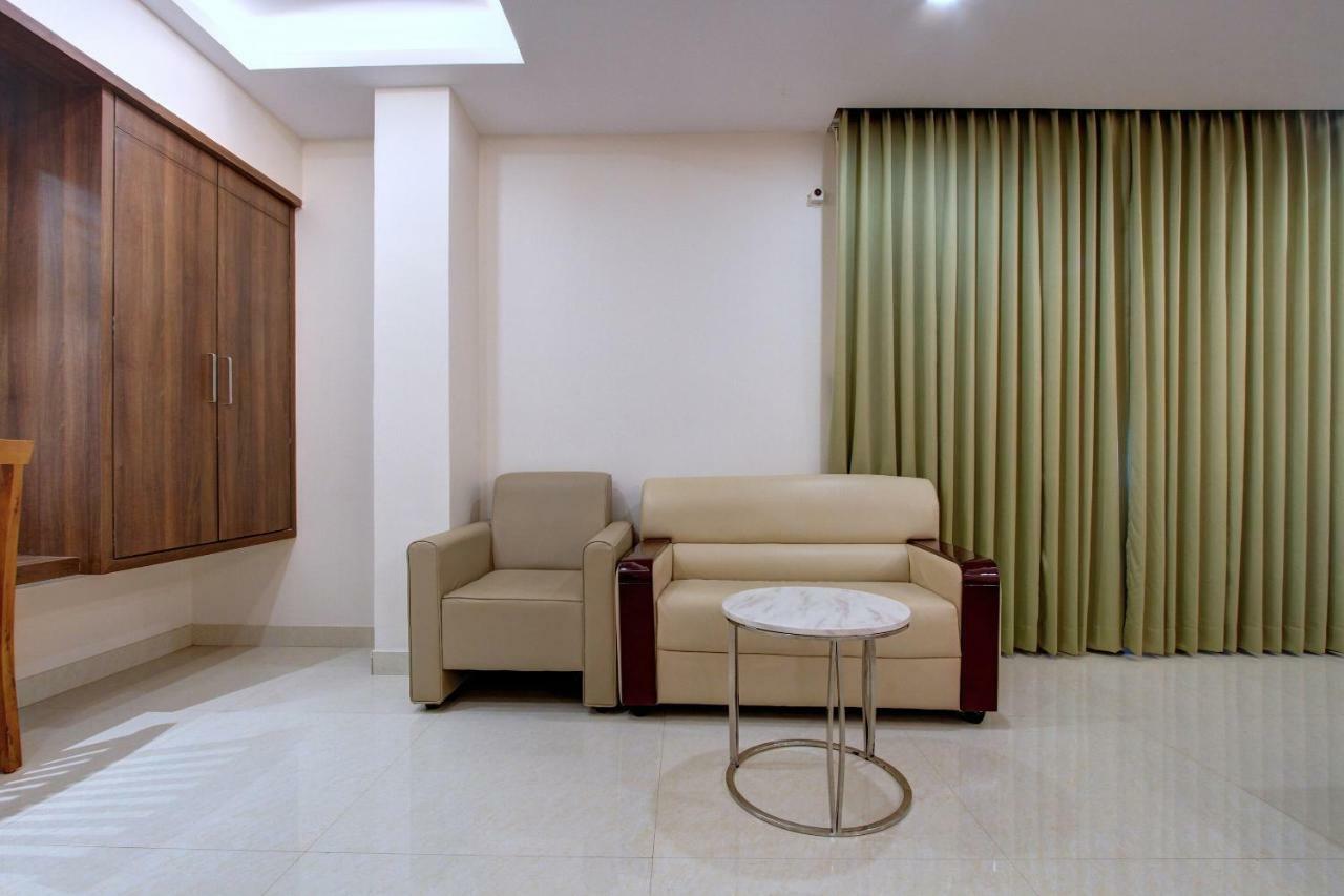 Hotel Ambika International Byndoor Bainduru Bagian luar foto