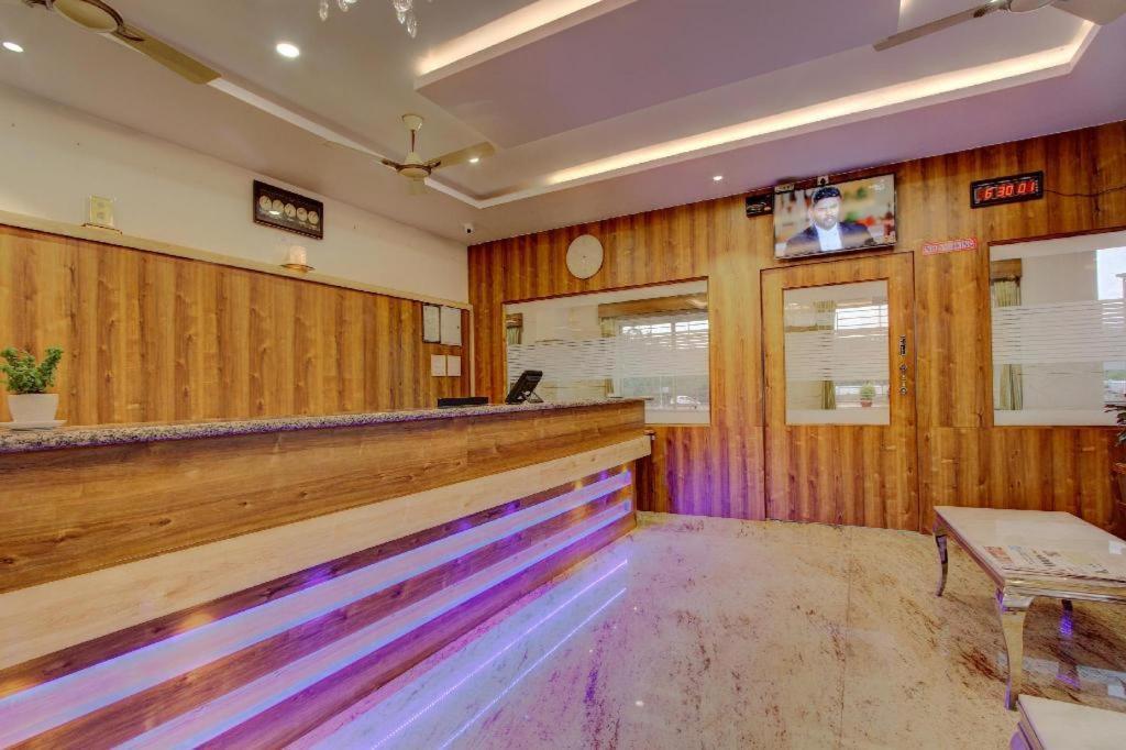 Hotel Ambika International Byndoor Bainduru Bagian luar foto